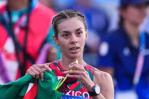 Alegna González se corona en Madrid con récord y revalida su título