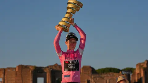 Jonas Vingegaard gana el Giro y es el octavo ciclista masculino en ganar las 3 grandes vueltas