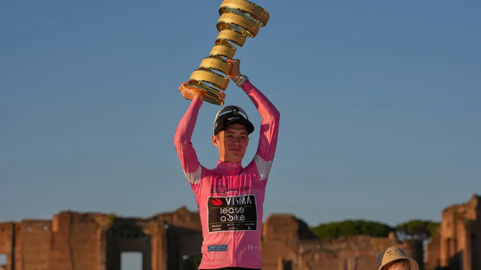 Jonas Vingegaard gana el Giro y es el octavo ciclista masculino en ganar las 3 grandes vueltas
