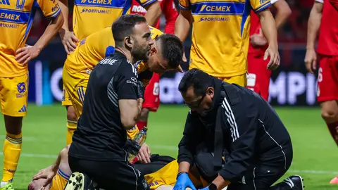 Marcelo Flores fue asisitido tras lesión l IMAGO7