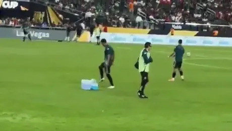 ¡Lo aman! Afición se rinde ante Memo Ochoa previo al partido ante Australia