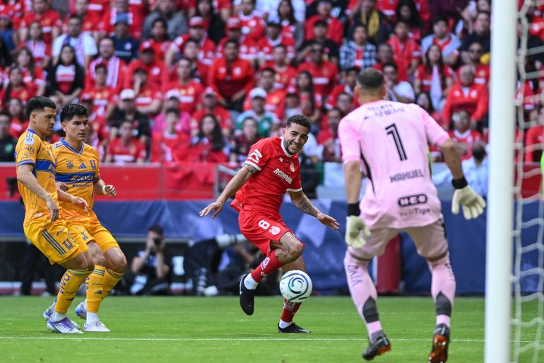 Federico Pereira peleando el balón en la Final | MexSport