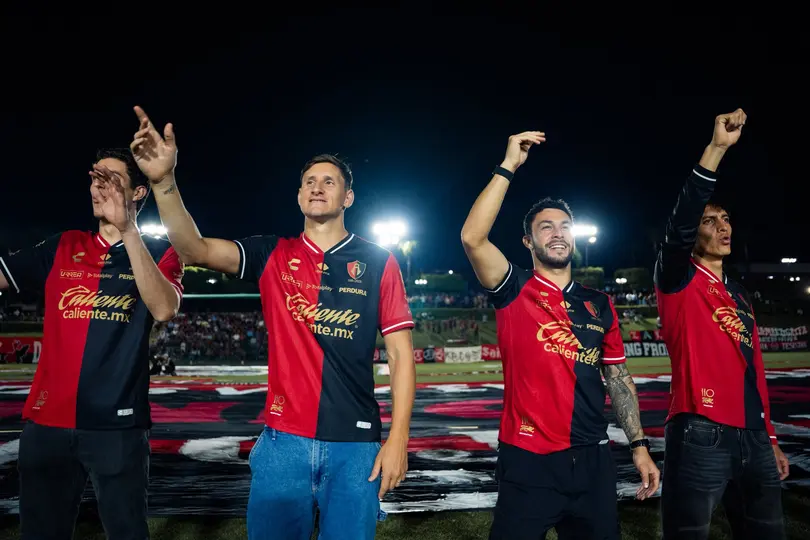 Jugadores de Atlas cantando con la afición | X @AtlasFC