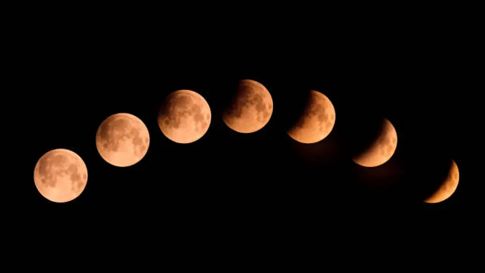 El punto máximo del fenómeno ocurrirá a las 22:12 horas, cuando la sombra de la Tierra cubra casi por completo el disco lunar./ Pixabay