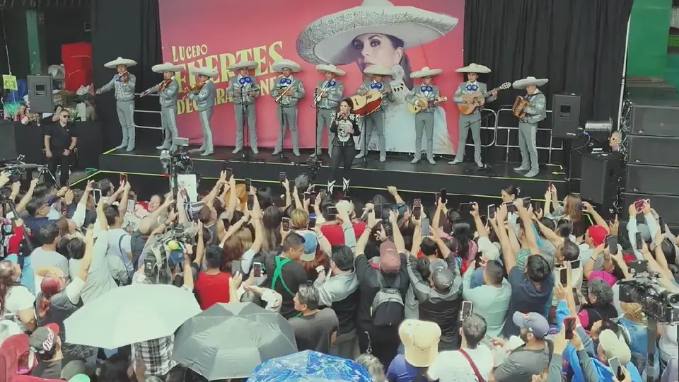 La 'Novia de América' sorprendió con un concierto para los comerciantes y visitantes / Especial