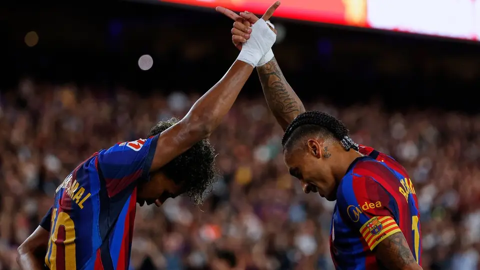 Barcelona, con doblete de Raphinha y de Lamine, remontan ante Rayo Vallecano