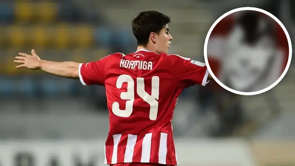 ¡La ‘Hormiga’ más otaku! Armando González luce increíbles espinilleras en su debut con el Olympiacos