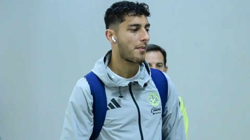 Sebastián Cáceres viajando con América | IMAGO7