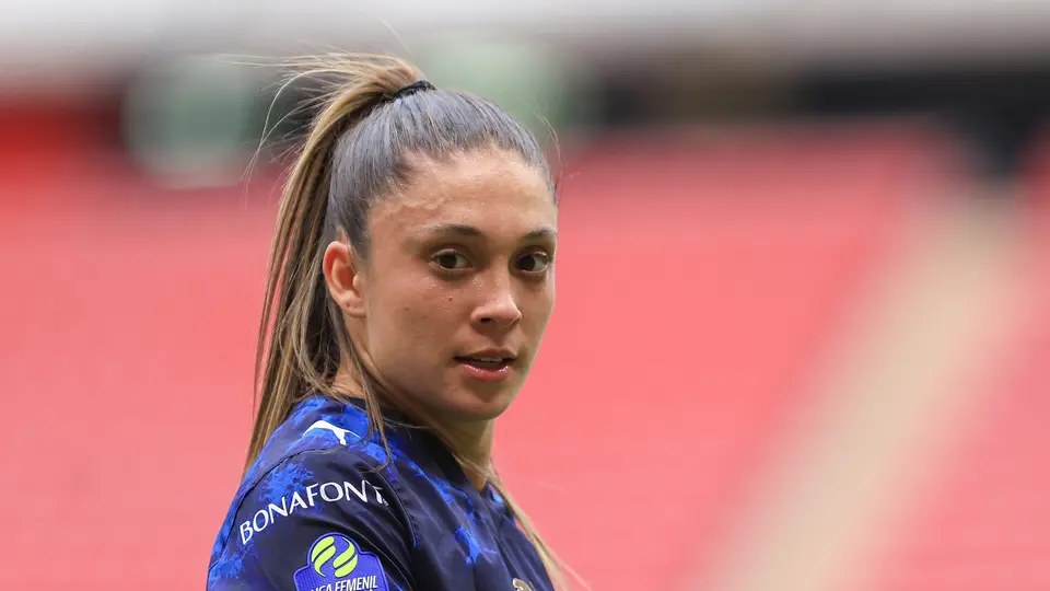 ¿Ayuda para Chivas? Polémica arbitral en el Akron tras la primera expulsión del torneo