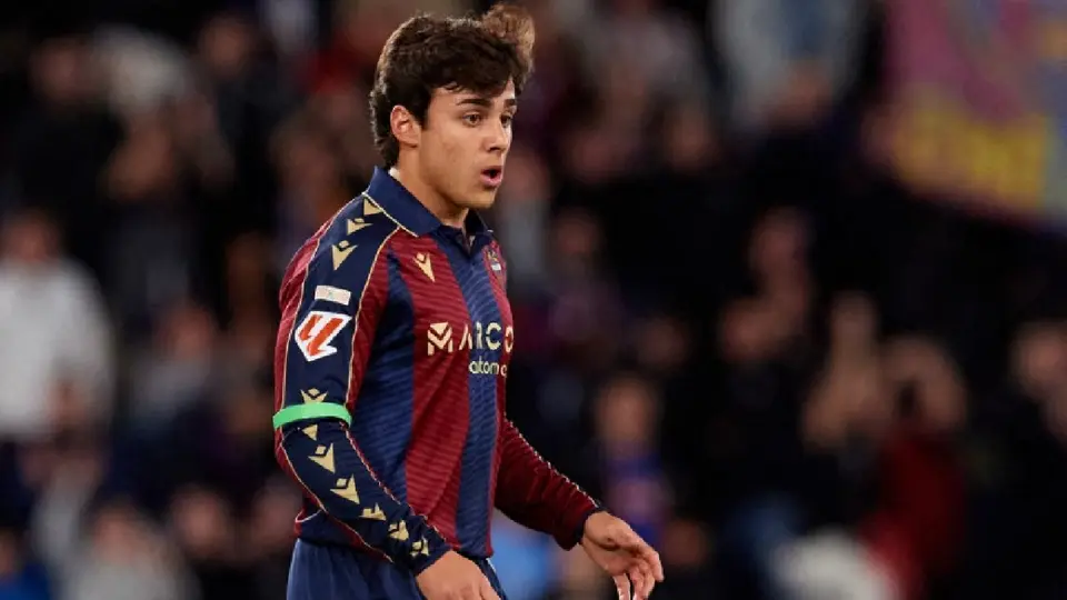 Carlos Álvarez, mediocampista español del Levante | AFP