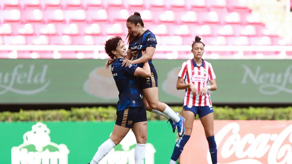 Chivas vs Pumas LF J5 l IMAGO7