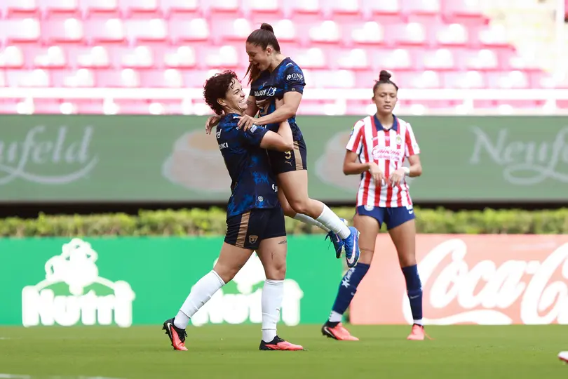 Chivas vs Pumas LF J5 l IMAGO7