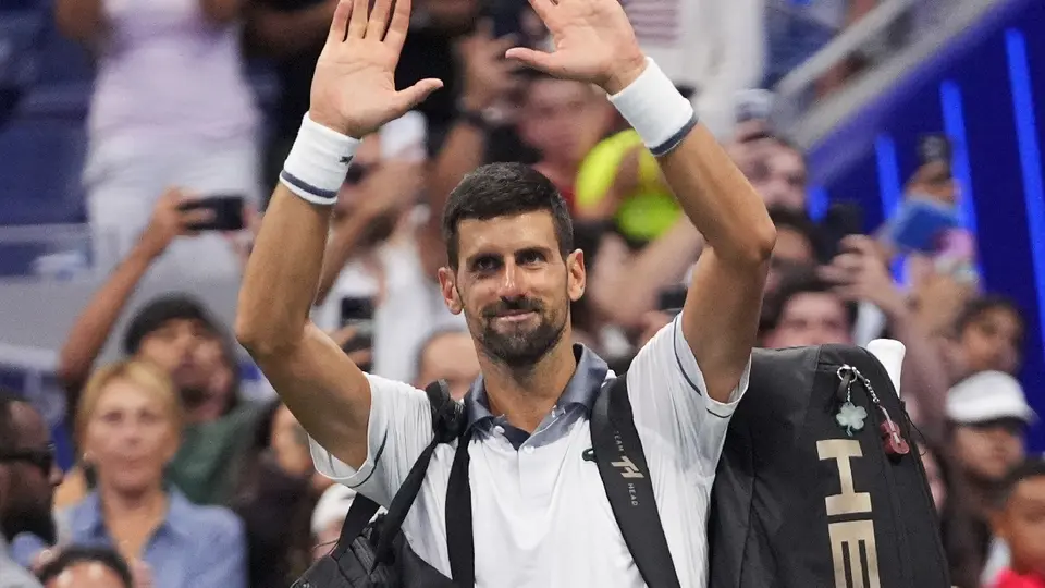 Novak Djokovic agradeciendo a la afición en el US Open 2026 | AP