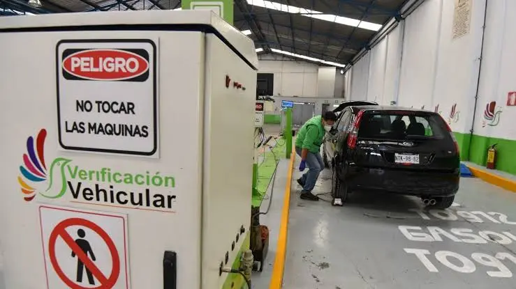 En la CDMX, el costo de la verificación vehicular es de 765.44 pesos durante el segundo semestre de 2026./ RS