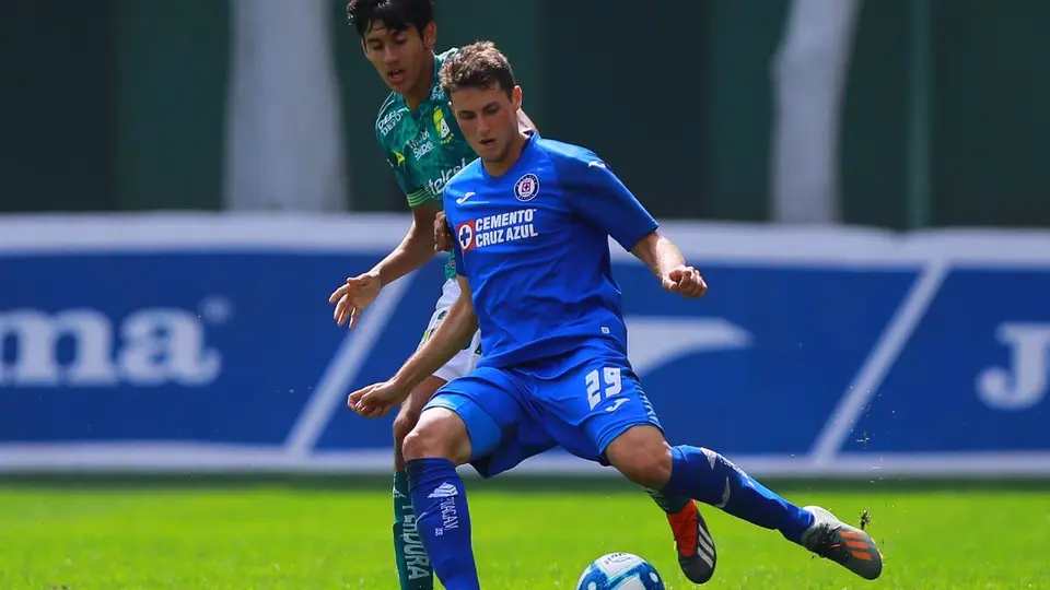 Santiago Giménez en partido con la Sub20 de Cruz Azul | IMAGO 7