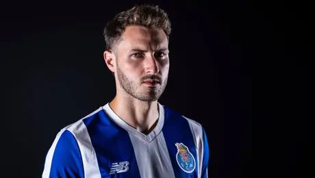 Santi Giménez promete entrega total con Porto: "voy a dar la vida por este club"