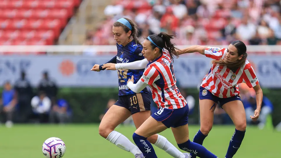 Chivas vs Pumas LF J5 l IMAGO7