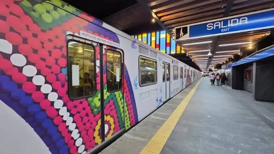 El video rápidamente se viralizó en redes sociales y generó críticas entre usuarios del Metro./Especial