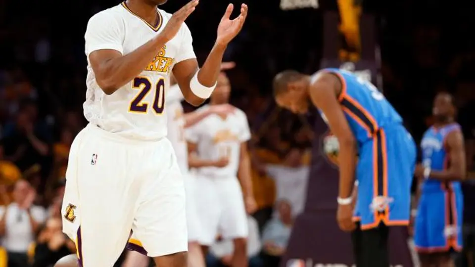 Lakers supera al Thunder con gran actuación de Meeks