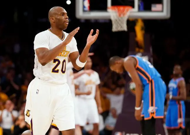 Lakers supera al Thunder con gran actuación de Meeks