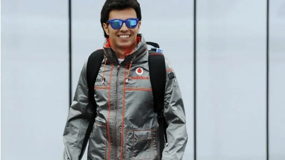 Checo Pérez conducirá vehículo de Ayrton Senna