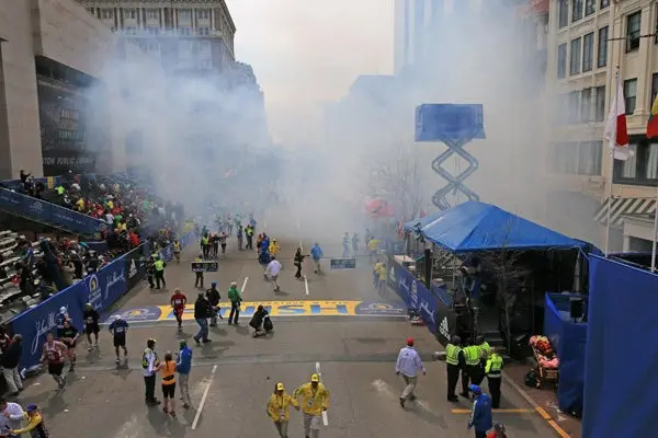 Corredores del Maratón de Boston quieren terminar la carrera en 2014