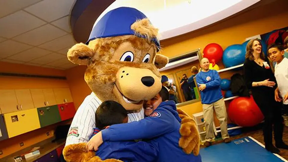 Mascota de Cachorros visita un hospital