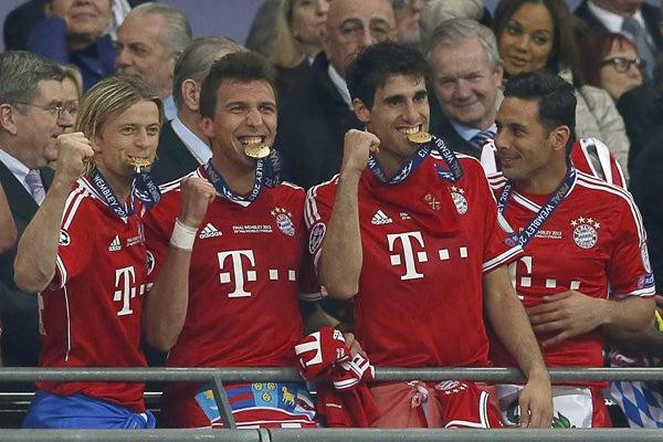 Tymoshchuk, Mandzukic, Martínez y Pizarro 'saborearon' las medallas de campeón | EFE