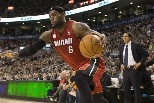 LeBron James, con mejores números que Jordan y O'Neal