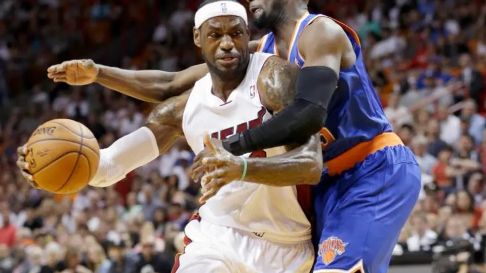 LeBron guía triunfo del Heat sobre Knicks