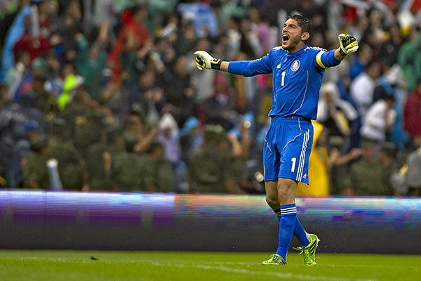 Corona festeja la anotación de Oribe | MEXSPORT