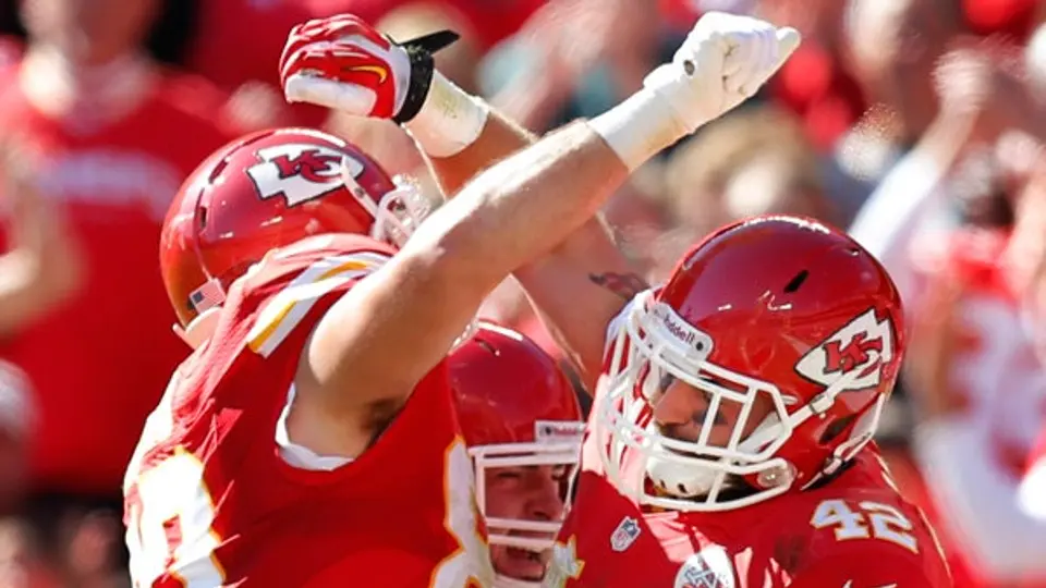 Kansas City se deshace de Cleveland y mantiene invicto
