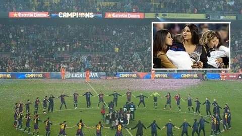 Jugadores del Barça comparten campeonato de Liga con sus mujeres e hijos