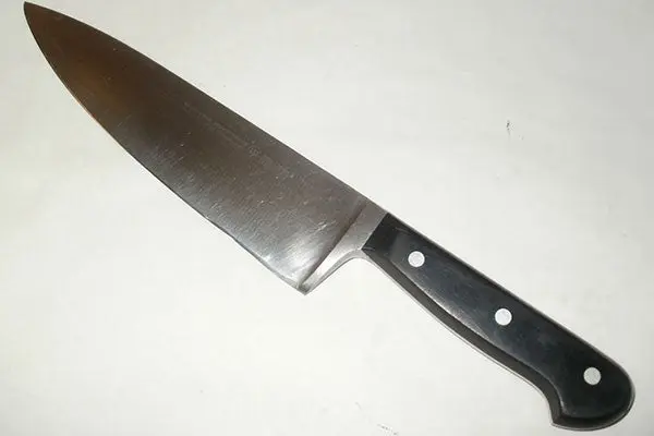 Mujer vivió 37 años con pedazo de cuchillo en el hombro