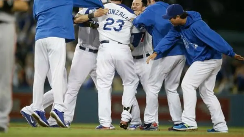 Adrián González brilla con los Dodgers de LA