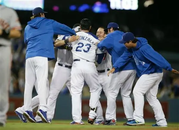 Adrián González brilla con los Dodgers de LA