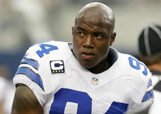 DeMarcus Ware, cortado por los Vaqueros de Dallas