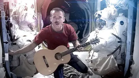 Space Oddity de David Bowie todo un éxito espacial