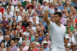 Djokovic y Halep califican en Wimbledon