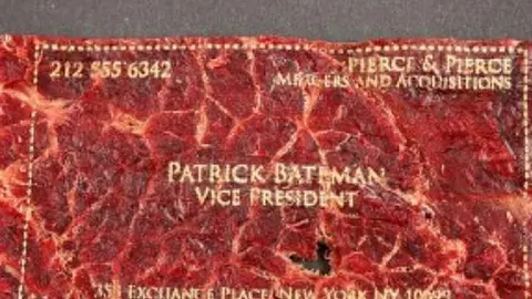 Tarjetas de presentación hechas con carne