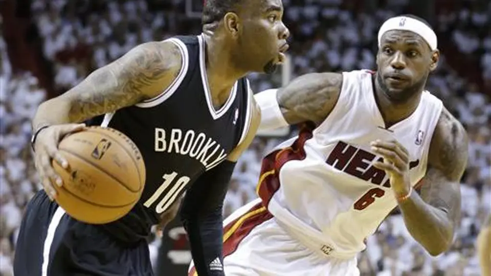 Heat amplía ventaja en serie contra Nets