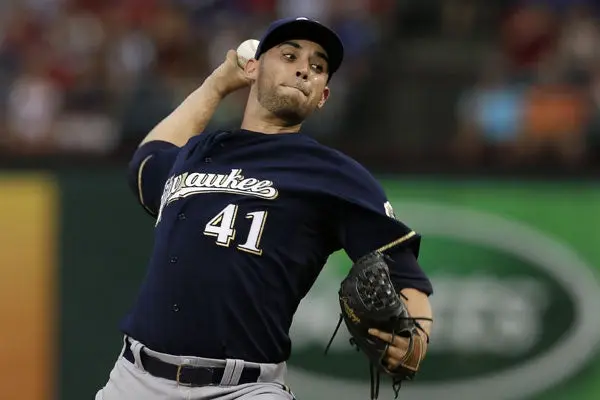 Marco Estrada destaca en victoria de Cerveceros