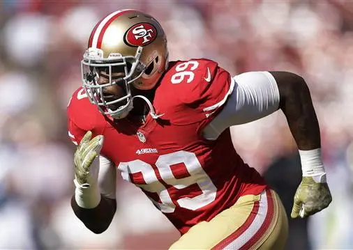 Jugador de 49ers, arrestado en aeropuerto de L.A.