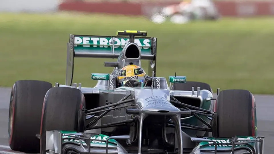 Mercedes y Pirelli comparecerán ante la FIA