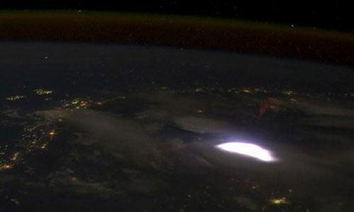 En su cuenta de Twitter, la ingeniera ha publicado más fotos de su vista privilegiada desde el espacio | ESPECIAL