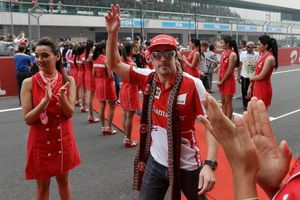 Alonso felicita a Vettel por su tetracampeonato