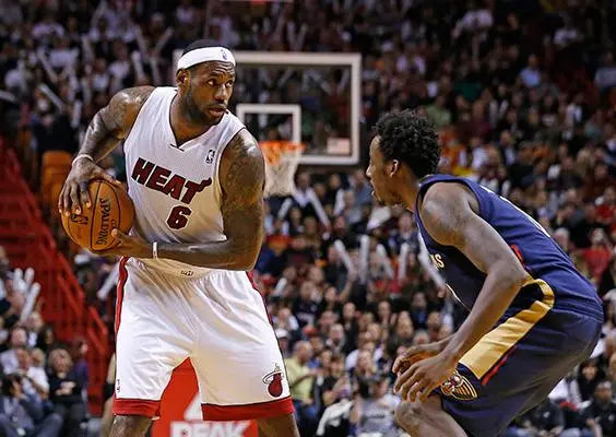 LeBron guía al Heat a la victoria