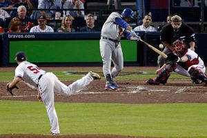 Adrián González logra su primer cuadrangular en Playoffs