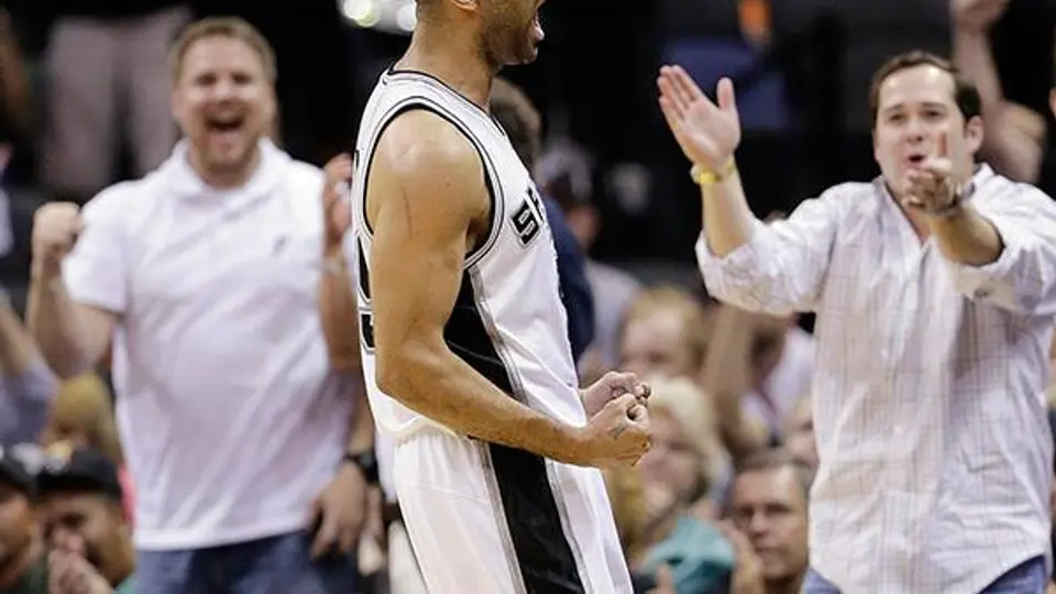 Spurs logra tranquila victoria sobre Blazers