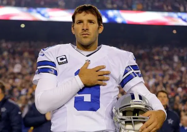 Vaqueros renegocia contrato de Tony Romo